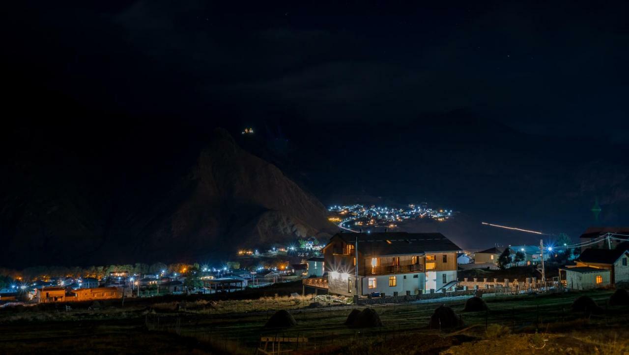 ホテル Kazbegi 5054 エクステリア 写真